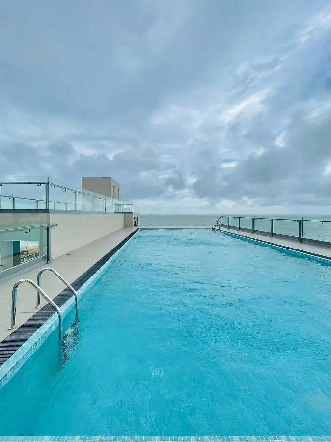 Ocean Breeze Negombo Aparthotel